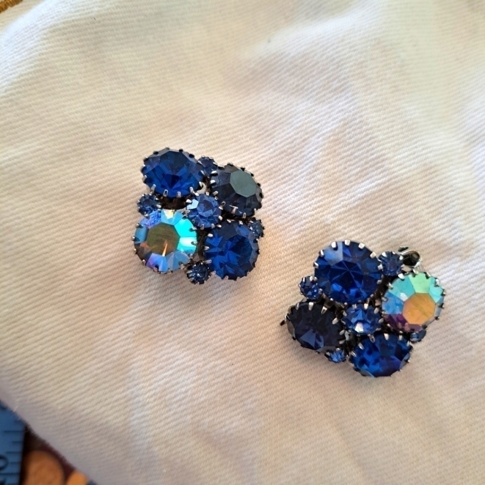 Vintage style retro Austrian crystal clip on 50s type earrings